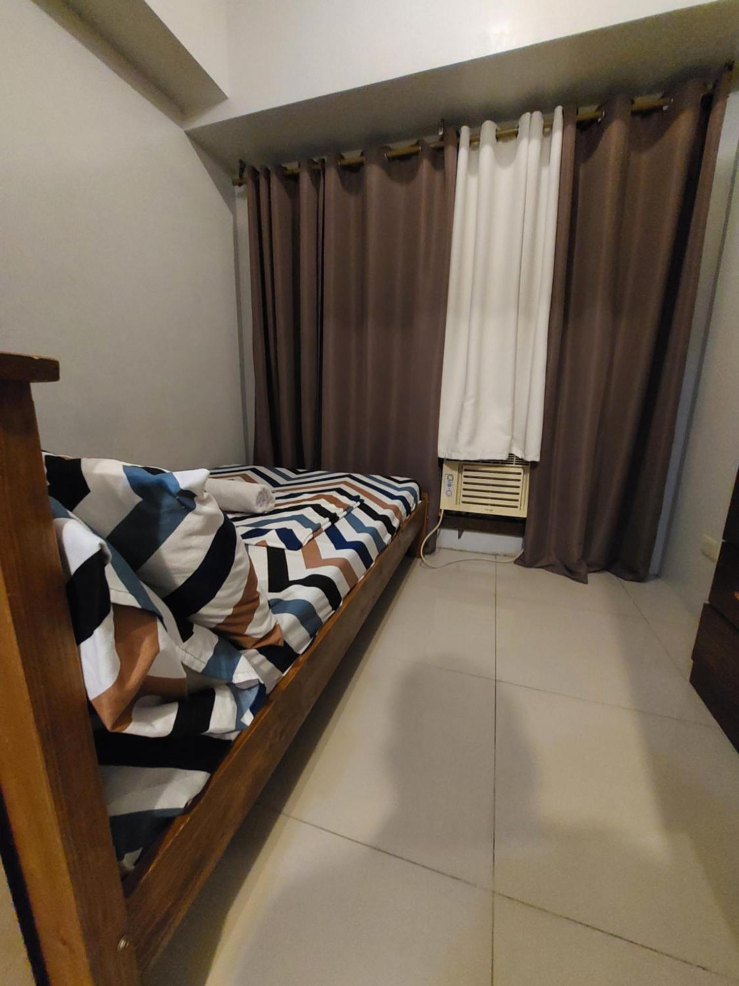 Sea Residences Moa Jaylord Place Manila Bagian luar foto